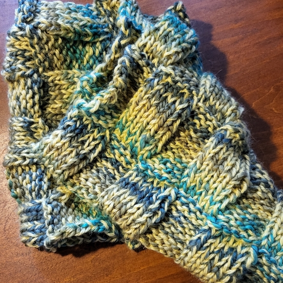 Yellow and green cowl knit scarf - Picture 2 of 2